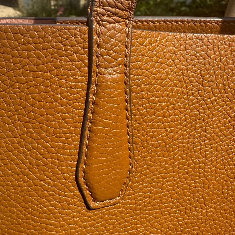 Tory Burch Perry Tote Tan Pebbled Leather Brown Pink Interior Gold Logo Bag